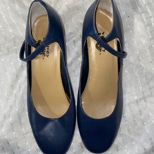 Vintage short heels shoes